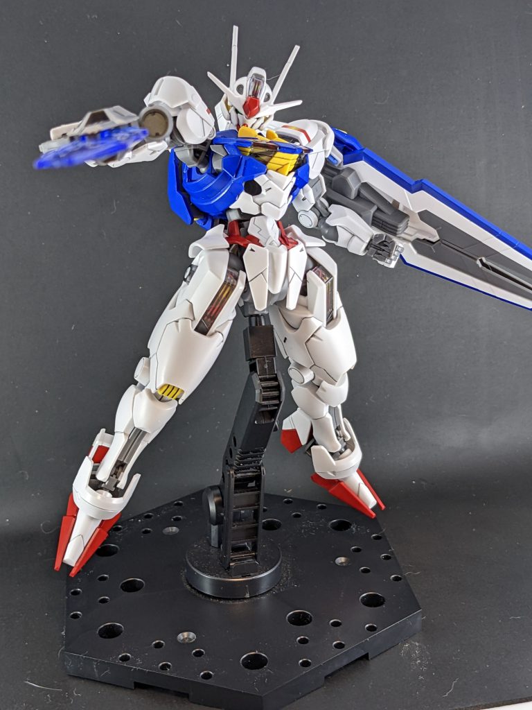 足首が前後スイングしか可動してないのは驚きましたが、逆に言えば30MMとのミキシングは簡単にできそうなので、水星の魔女系はそういったバリエーションで攻めてもおもしろそうです。