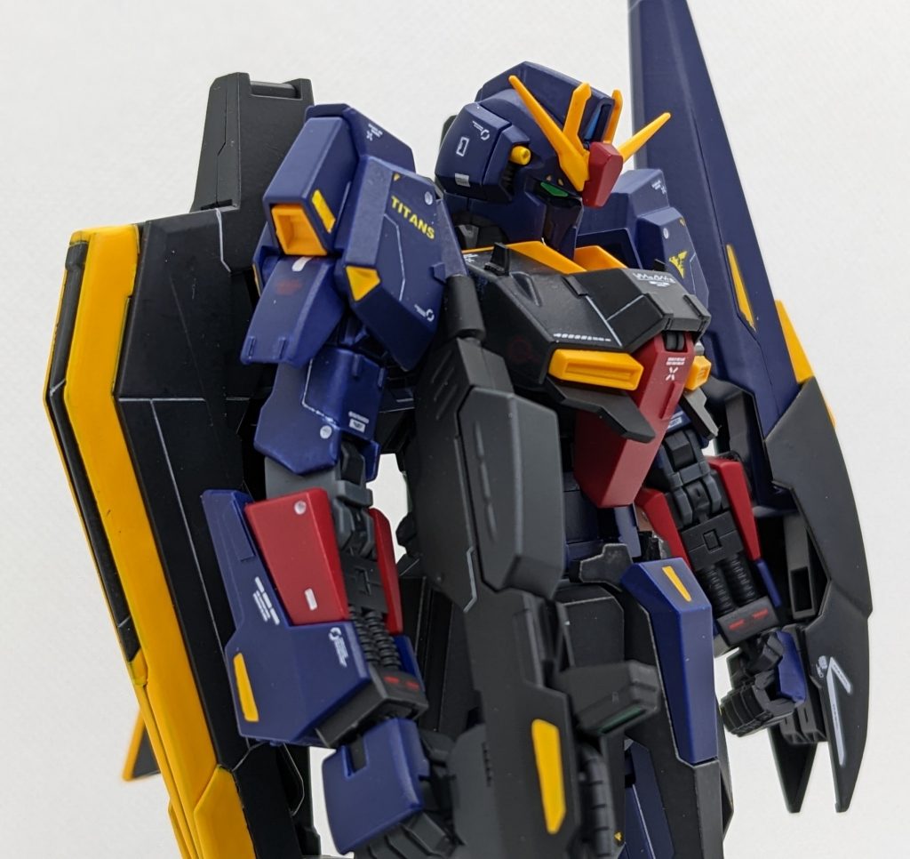 デカール類はRG Zガンダム用、機動戦士Zガンダム用、RBコーションデカール等を使っています。仕上げにMrスーパースムースクリアつや消しでトップコートしています。しかしトップコートがラッカー塗料なので水性塗料が若干溶けてしまっています。最後まで閲覧ありがとうございました