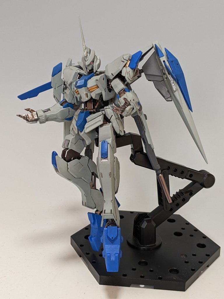 最後にバエル登場ポーズ。パーツ単位での加工はほとんどしてないですがうまくマッチしてくれてよかったです。