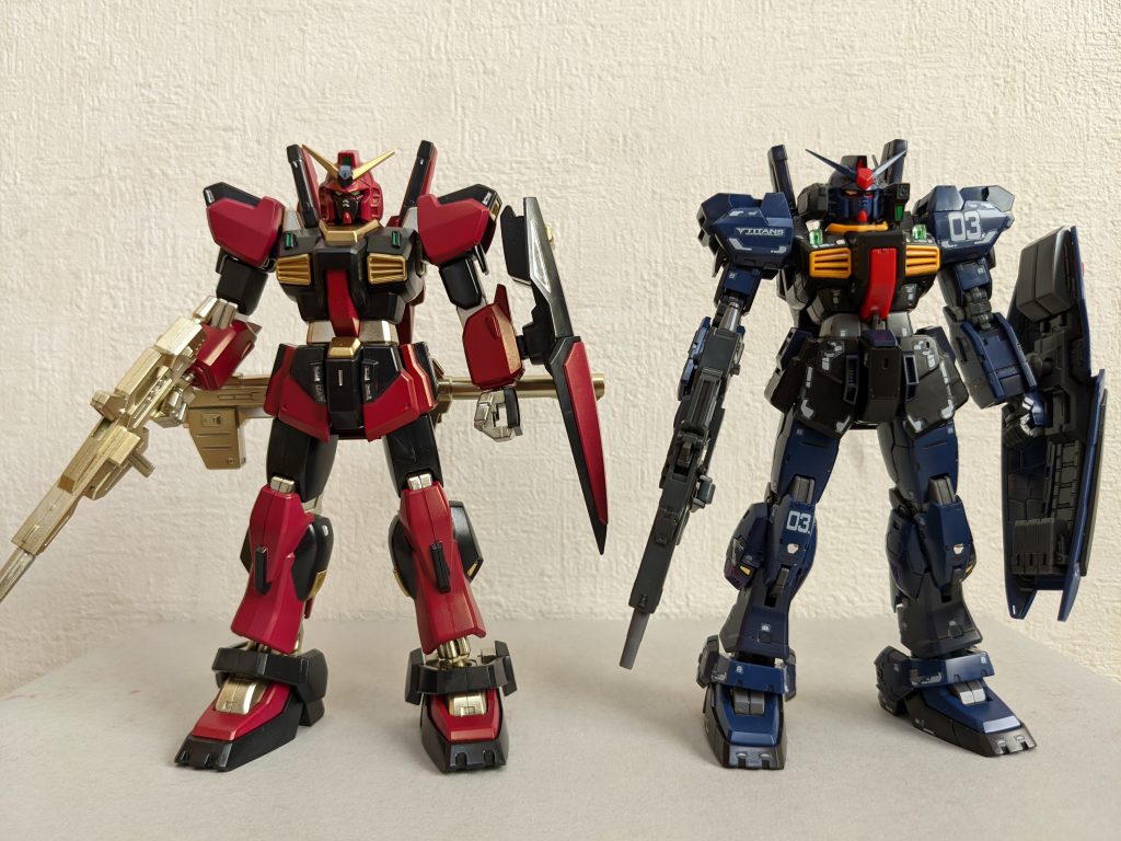 以下、いろいろ比較コーナー😉RGとディテールや合わせめに目をつむれば、プロポーションは旧HGUCの方がアニメ準拠で、自分好みかも(関節構造がシンプルな分、素立ちも決めやすいし😄)