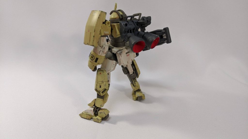 バックパックは30MM＋コトブキヤのバーニアで推進力を高め、その勢いで殴ります！