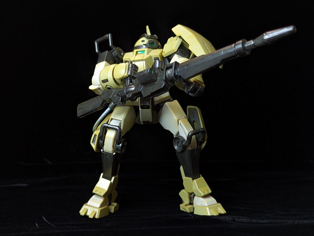 ボトムズにも通じる無骨なデザイン。