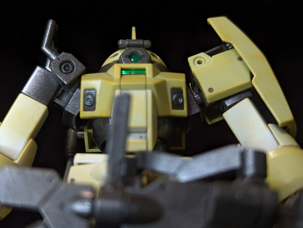 アップで。グレー部分はだいたい赤鉄色に塗っています