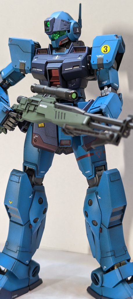 パッケージアート横にあるスナイプポージングが上手くできず諦めの棒立ち…