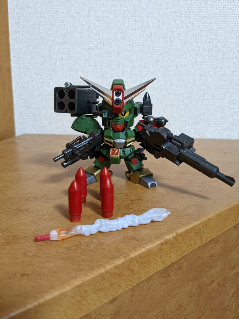 コマンドの手を入れたとこは、ミサイルを一発ずつ切り離したのと、見辛いかと思いますが、ターゲットスコープ?のセンサー部分とミサイルランチャーのセンサーっぽい部分をクリアレンズでディティールアップしてます。後はお遊びでレッドショルダー化してます(笑)