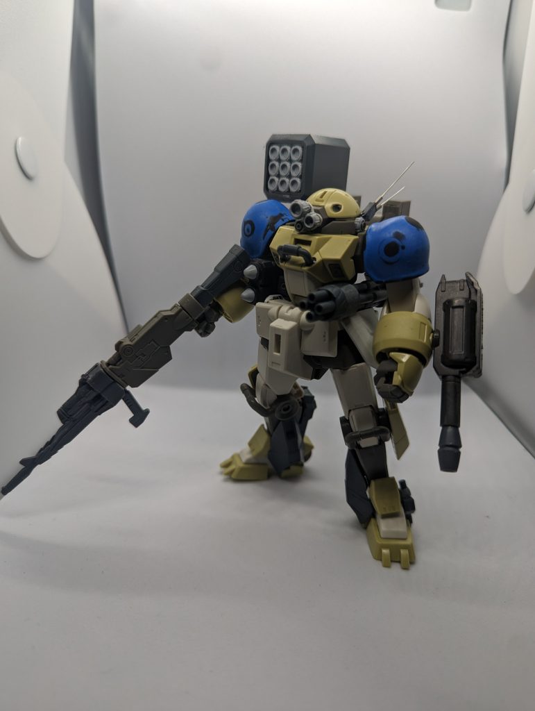 ストーリーにも投稿しましたが塗る前はこんな感じです。ノーマルのデミトレーナーだとスタイルが良すぎると感じたため短足化してズングリムックリになるようにしています。