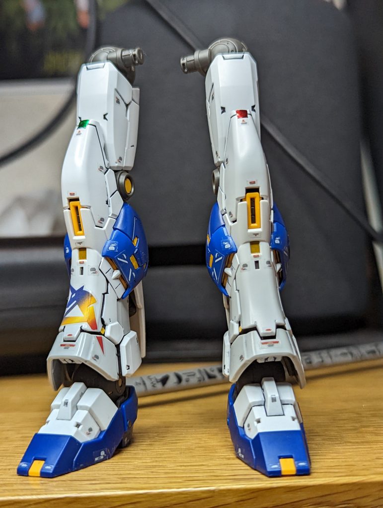 説明書通り、脚からつくりました。マーキング派当初リアリスティックデカールを貼っていたのですが、ちょっと微妙なので剥がして水転写デカールを貼り直しました