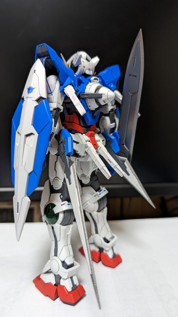 後ろ姿GNソードが目立ちます。後ろ姿の方がかっこいい?