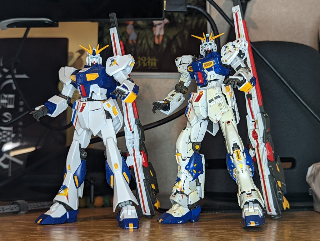 まったくの素組みでRGと並べたところ