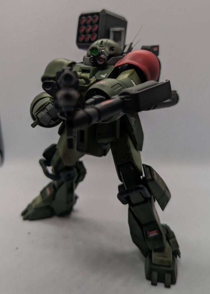 素体のデミトレーナー自体はほぼ素組み、そこにジャンクパーツ等をくっつけてそれっぽい感じに、素体を生かしつつあくまで武装強化とかフルアーマー形態の延長上での悪ノリというイメージで制作しています。