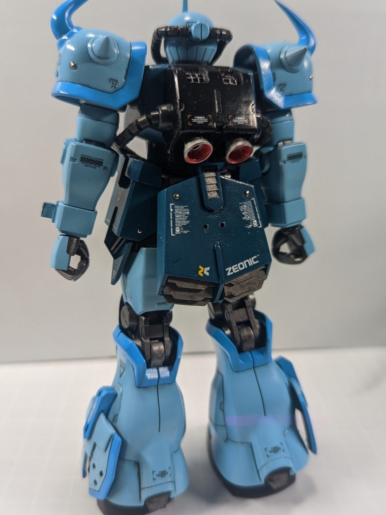 サーベルに隠れてほとんど見えないリアアーマー