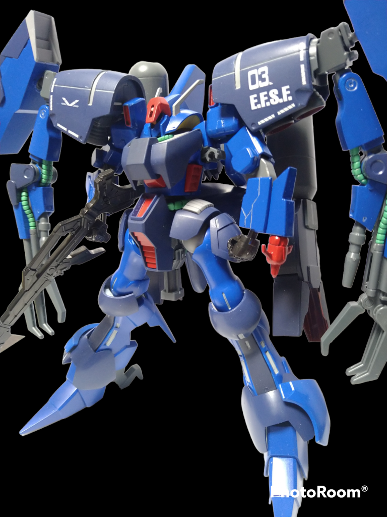 ギャプランイメージのヘルメットと腕部をスクラッチにて作成。ミキシングするほどキットがないので‥‥