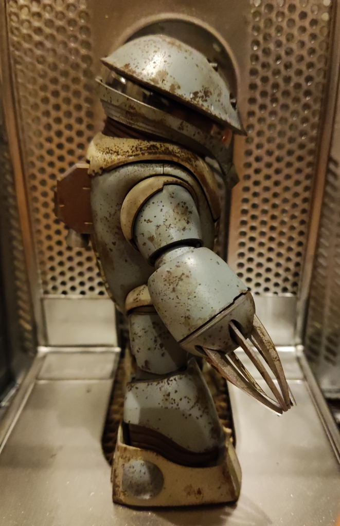 右から。アイアンクローも少し錆びさせてます。ぶっ刺してけろ。