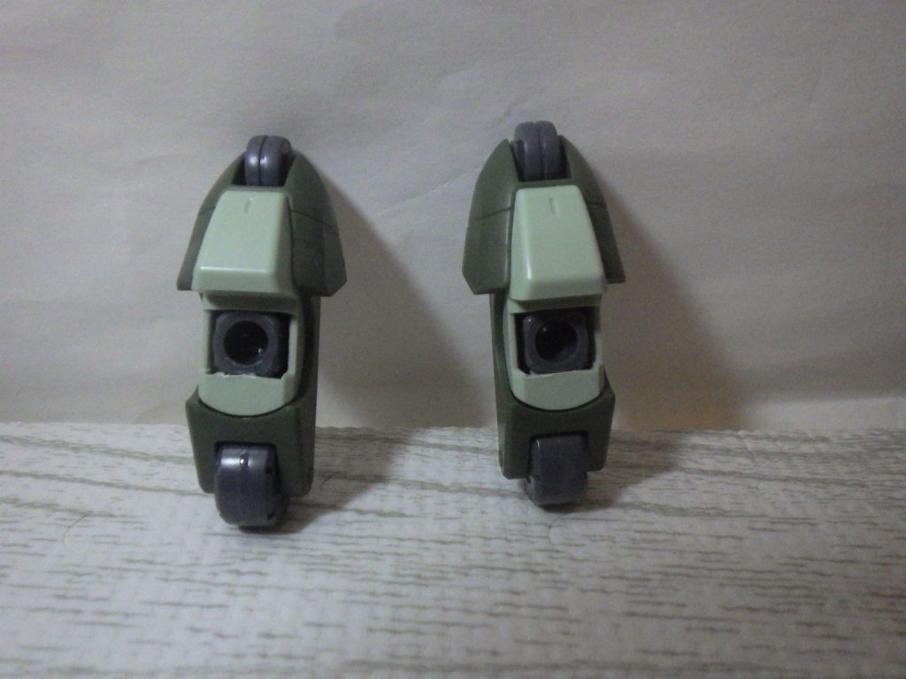 グリモアレッドベレーのジョイントは足本体を削って、サバーニャに合うようにポリキャップを変更。