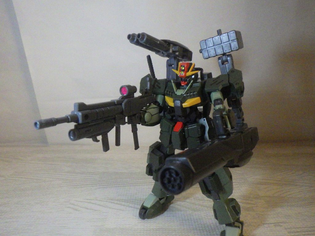 レオパルド・ダ・ヴィンチのガトリングはF91のヴェスバーみたくジョイントを外さず手持ち。