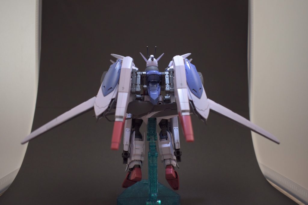 粗が目立ちまくってる背面です。特にマルコシアスのバインダー...