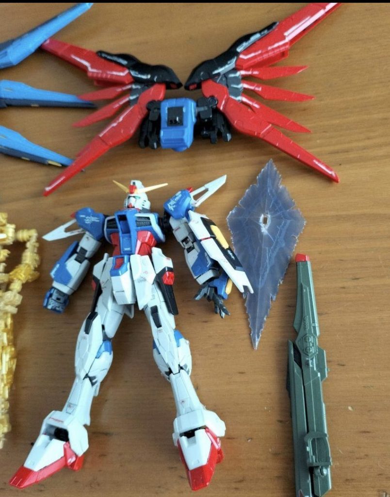 実は某フリマサイトでジャンク品として格安で入手したものを改修しています。新品で手に入らず、定価以上で買うのも嫌だったので…折れていたり状態はあまりよくありませんでしたが、カッコよく仕上がったので満足しています。 