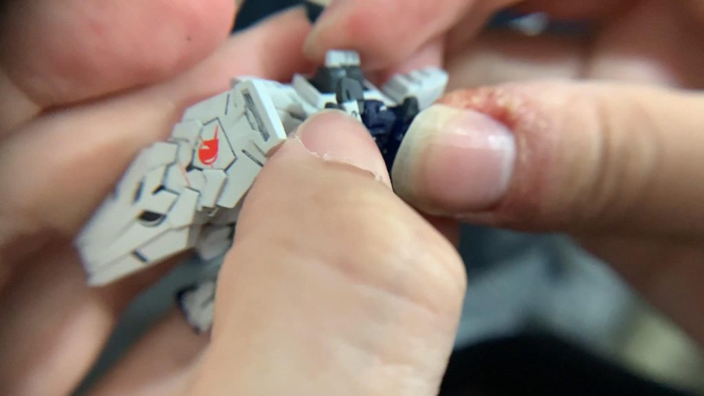 サイズに合ったデカールを貼ってあげると、めっちゃかっこよくなります