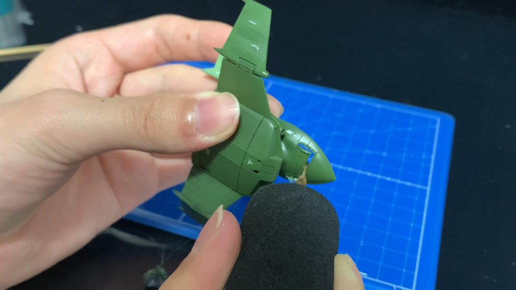 1/144サイズのドップにコックピットギミックを施しました。ガルマがドップに乗り込むシーンを参考に製作しています