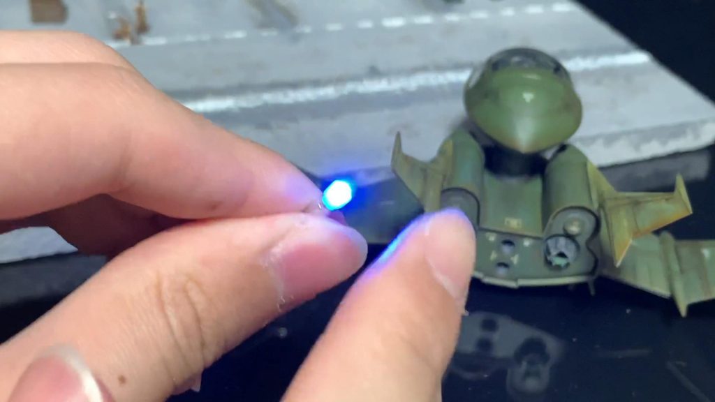 使用した電飾部品は釣り具などで使用されている「ミライト(ブルー)」です。めっちゃ光ります。