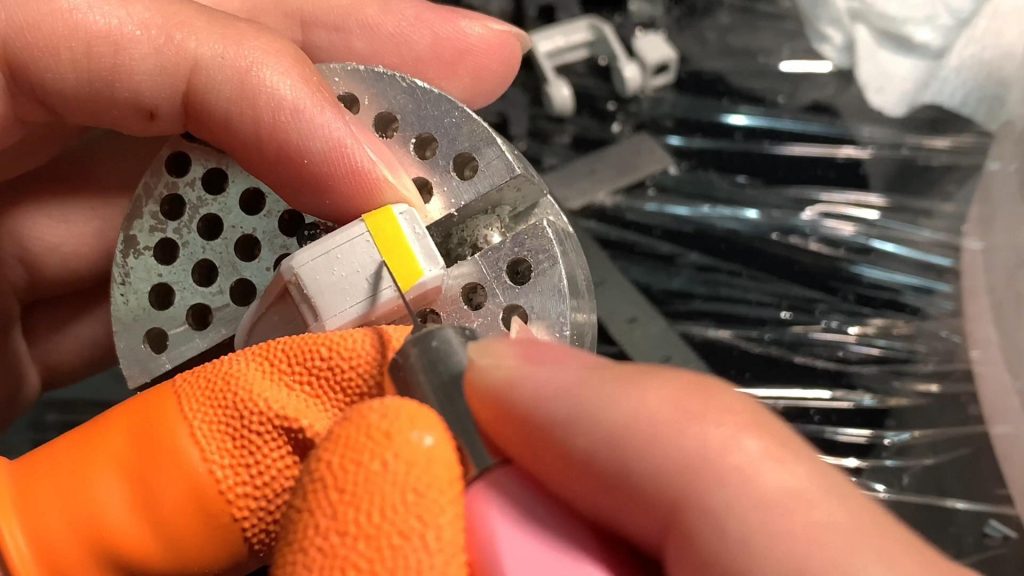 ジム寒冷地仕様は、モールドが少なく寂しい感じがしたので、各所にスジボリを追加しています