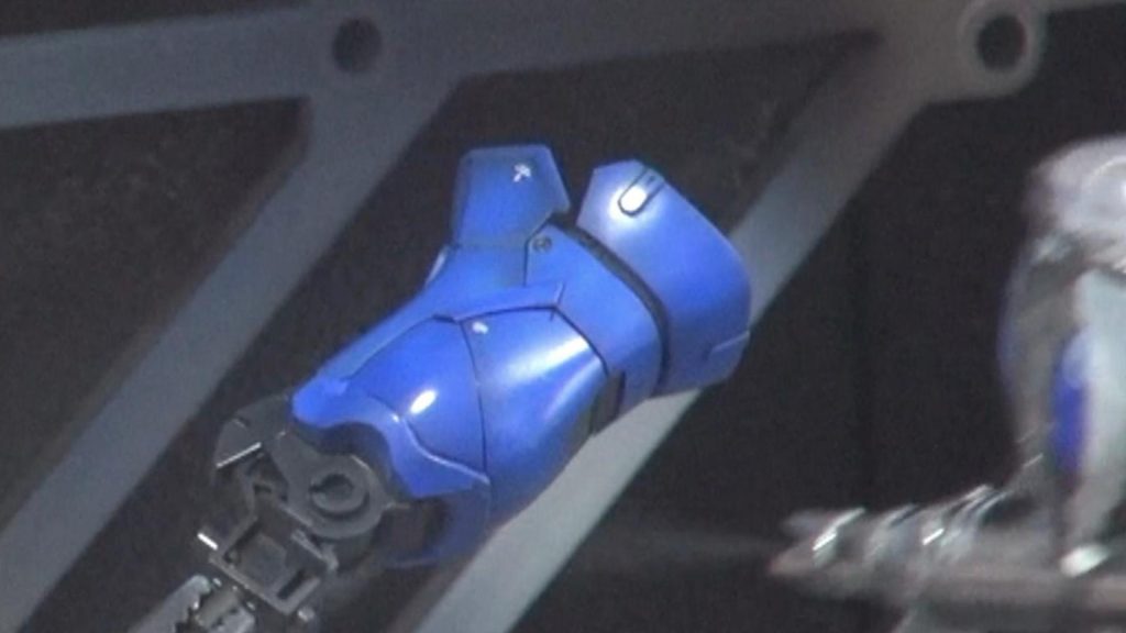 最後の仕上げスーパースムースクリアーつや消しを吹いているシーンです。つや消し塗料を吹いているのに、パーツ表面が適度に光を反射しているのが分かると思います。つや消しだけどちょっと光を反射する塗装がしたい方に、サフを使わない塗装はおススメです👍YouTubeで細かい作業が見れますので気になった方は遊びに来ていただけると嬉しいです。( ;∀;)