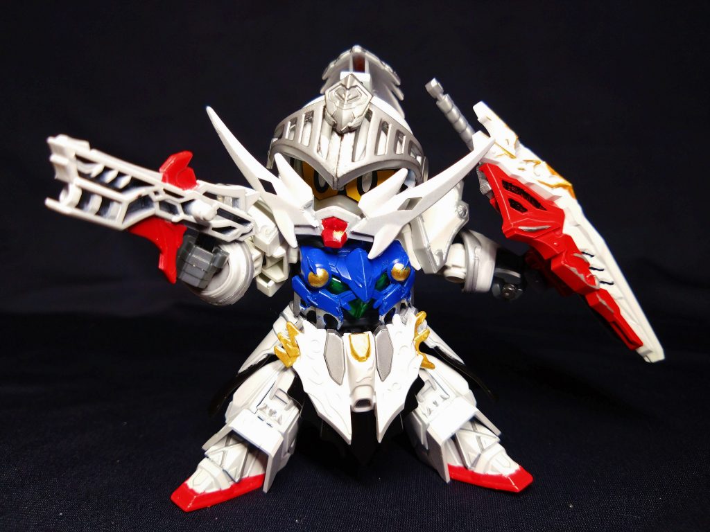 ハンマーも持たせるつもりでした。なんなら初期設定では、槍か巨大な銃を持たせた騎士になる予定でした。結局わかりやすく剣と盾と銃に。オールラウンダーに戦えます。