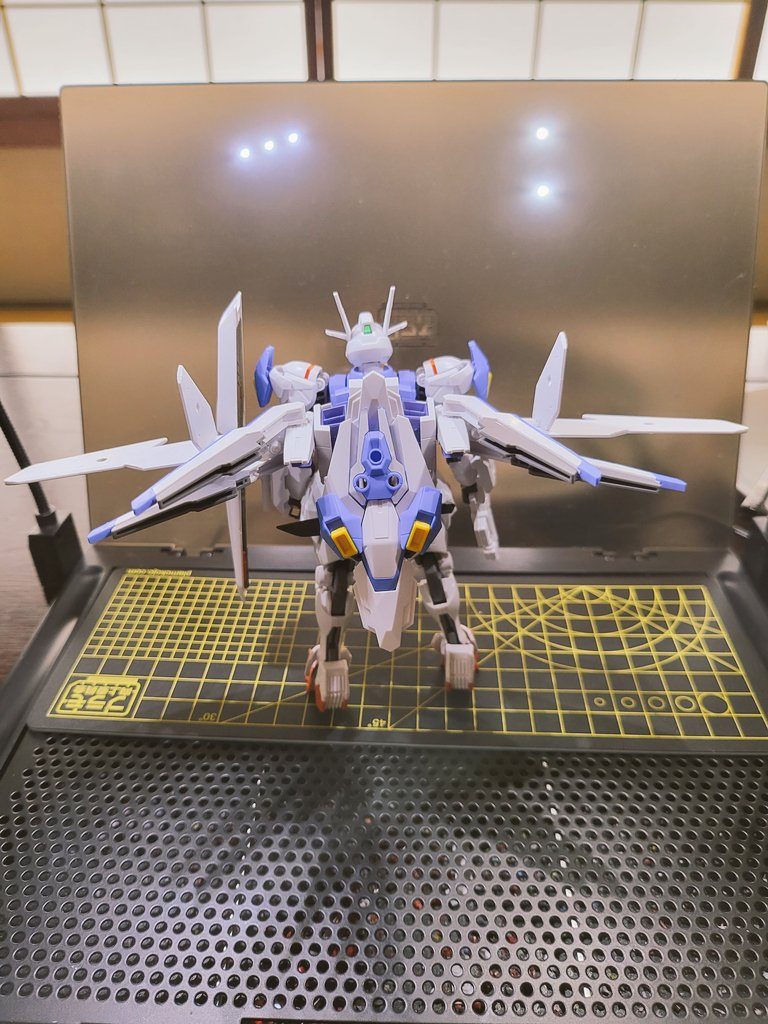 後ろにはエアリアルのシールドつけて、ビットを推進力の一部にw