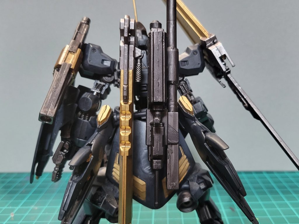 フル武装を背中からアスタロトのサイドブースターをランナーから持ってきたプラ棒に刺して腰の後ろにつけたんですがまぁ調整が難しいガンブレのアセンとかでもこんなんつけてるんですけど現実だとそう簡単にはいきませんね