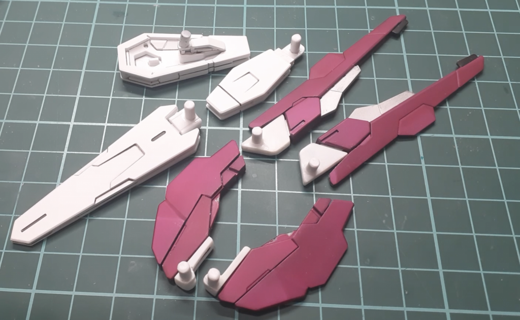 ルブリスのビットも同様に３ミリ穴に接続できるように、接続パーツを作成。こちらも元のシールドやバックパックにも取り付けられるように取り外せるようにしています。