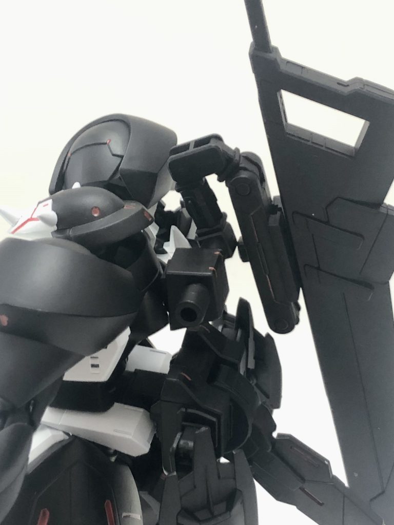 バックパックは3mmの穴が取り付けられているので、様々な武器をマウントすることができます。