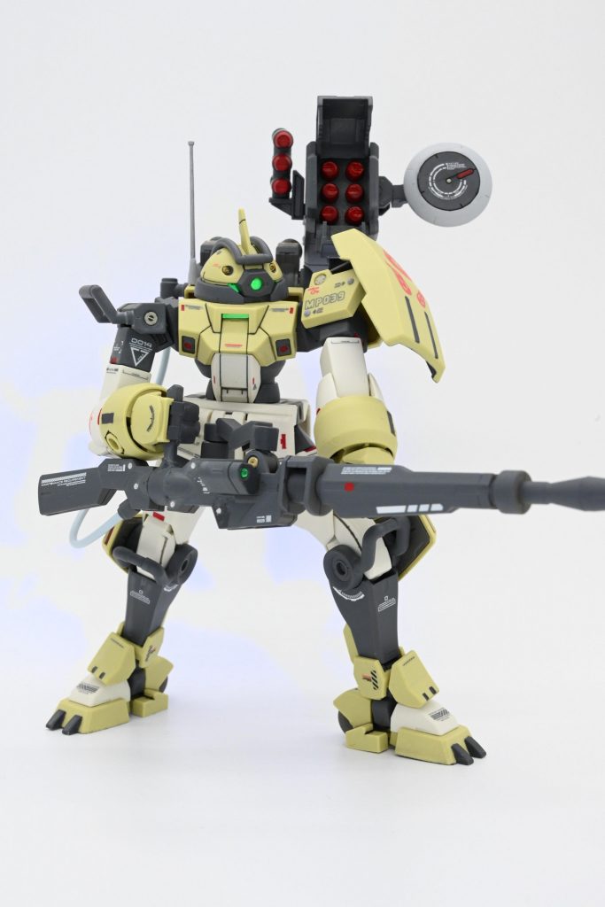 ミサイルの横の武装は離脱用のスモークグレネードです。