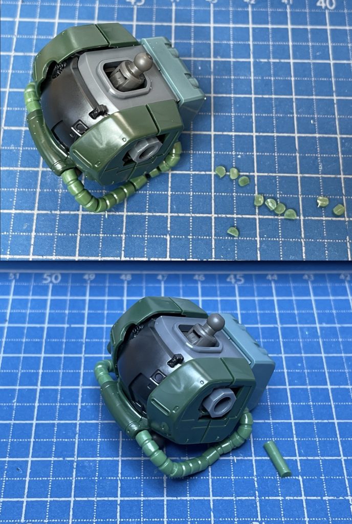 HGGO1/144 ザクⅡ C6(2)胴体動力パイプ隙間埋めランナーを半月状に削り隙間に合わせてチップ摺り合わせし接着。接着後の隙間は、瞬間パテ埋めかな。