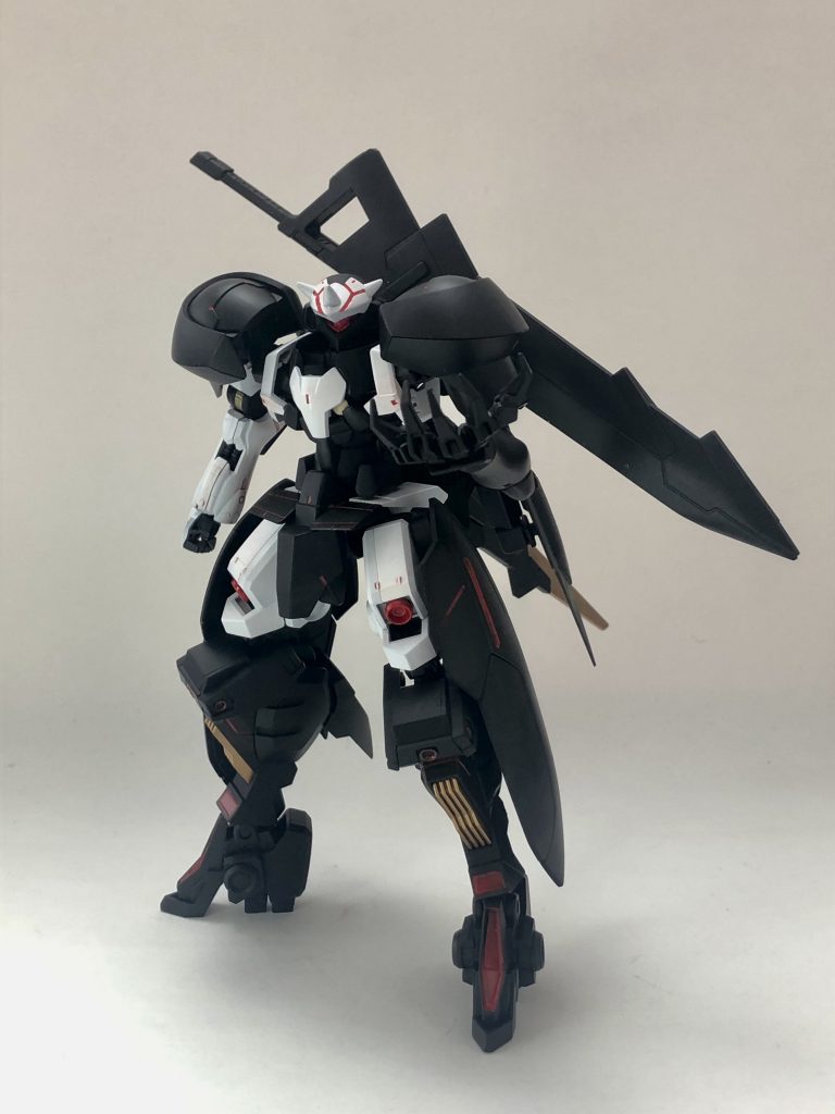 正面(武器を背負った状態)です。アメインゴーストのパーツが良い感じのゴツさを出していますね。