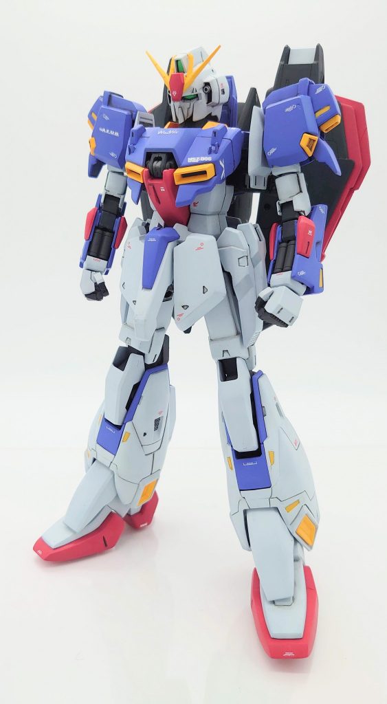 一見するとやや人型を外れたセンチネルのMS等で顕著なカトキ氏のデザインを踏襲して小顔、怒り肩、ボトム&ソールをファットに寄せていきました。