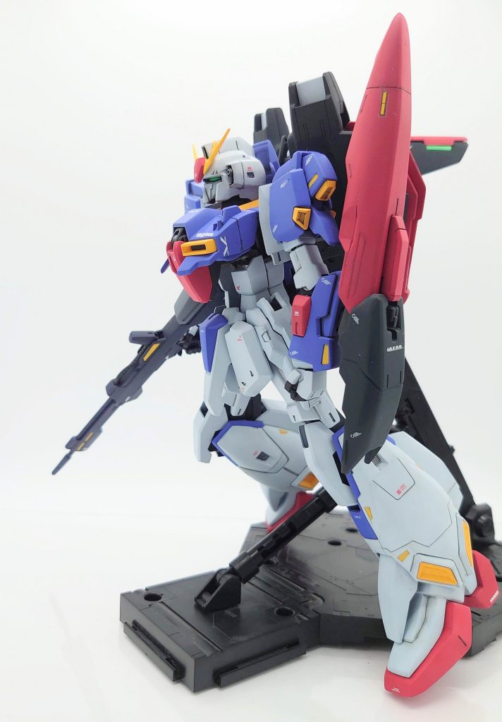 今回はプロポーションの改修をメインに製作しましたのでMS形態を重視し変形はオミットしています。全体のバランスを崩さずに当時の