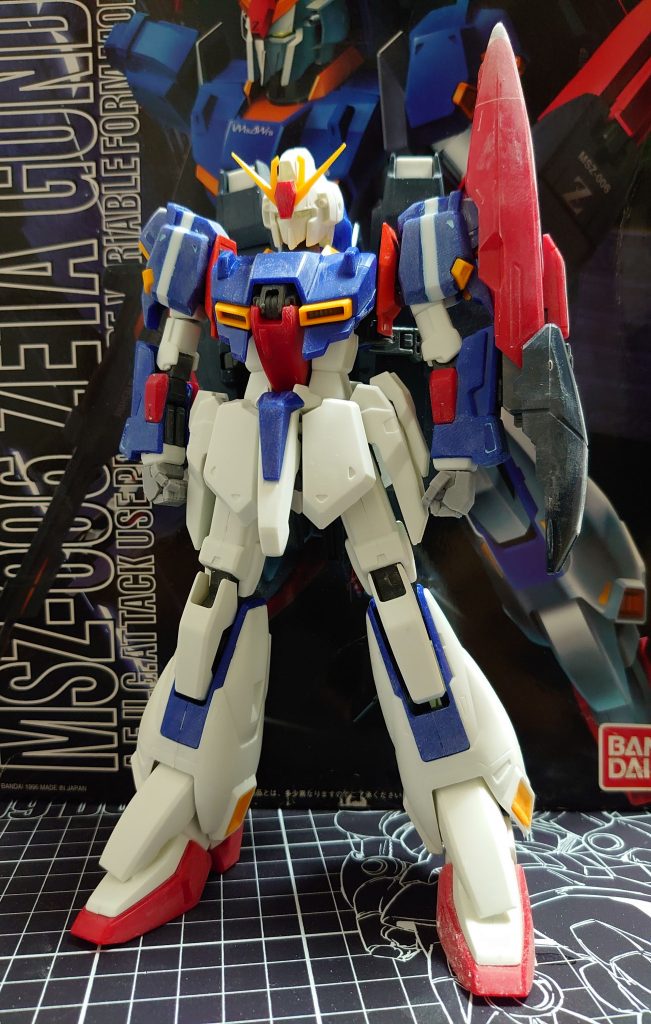 小顔化、肩の大型化、腹部の延長が観て取れると思います。手首もロボマニ握り手に交換しています。