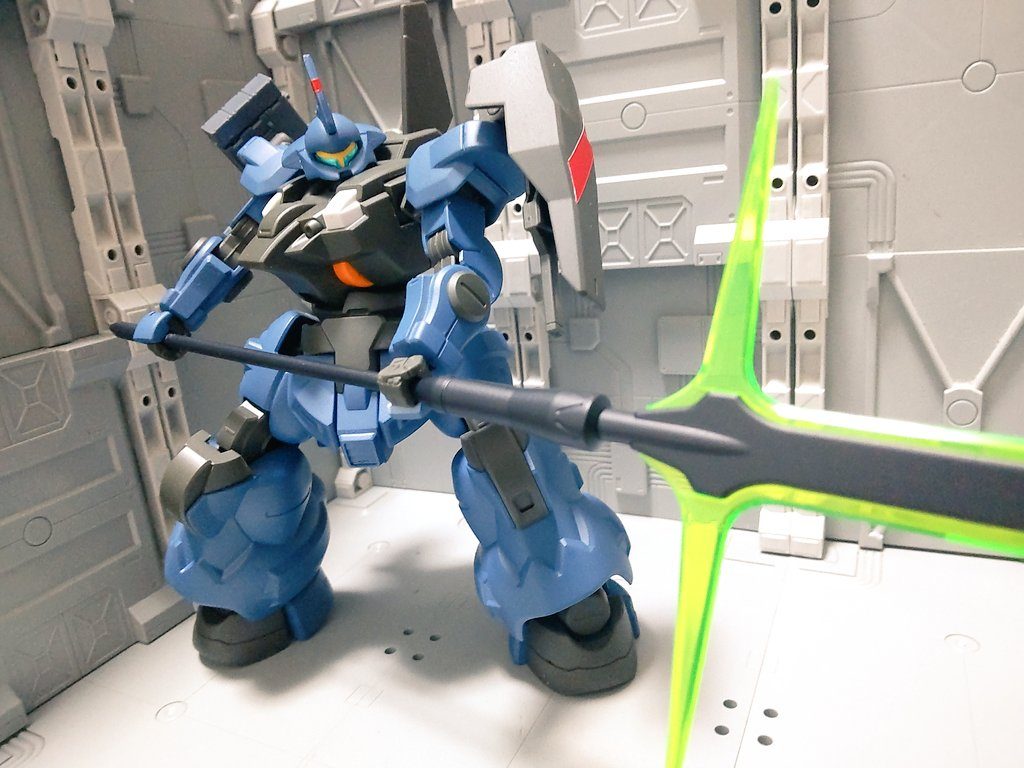 メインウェポンはビームパルチザン