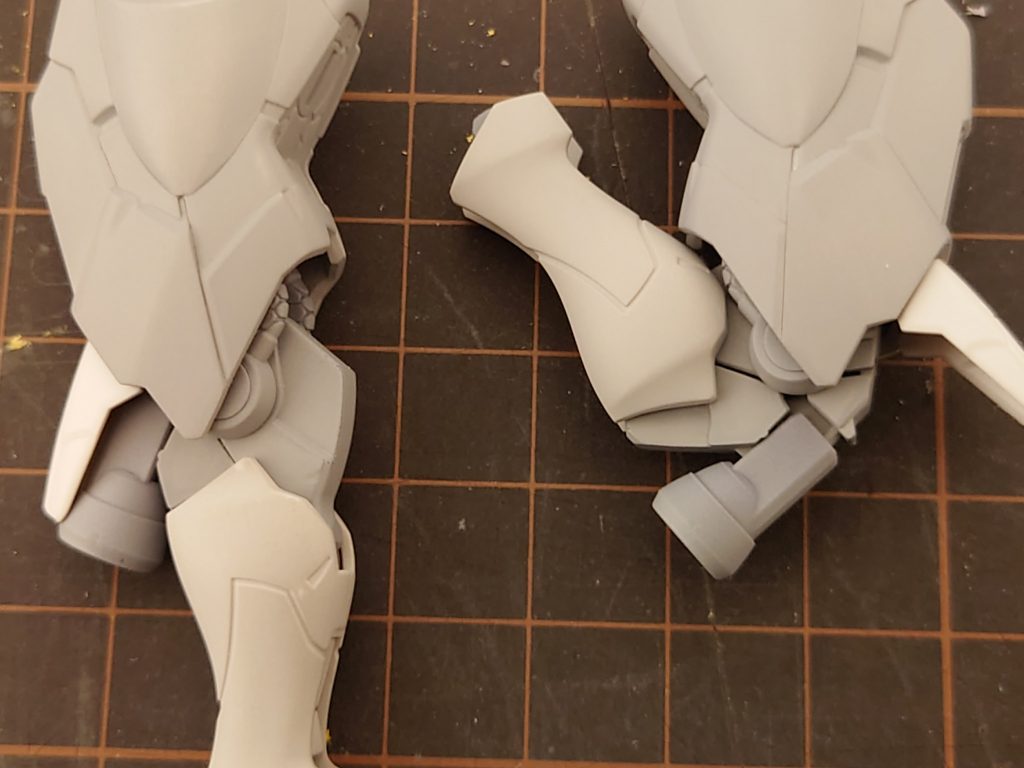 構造上消すのは難しいと判断したので合わせ目ラインの変更という形にしました元よりは良くなったかと