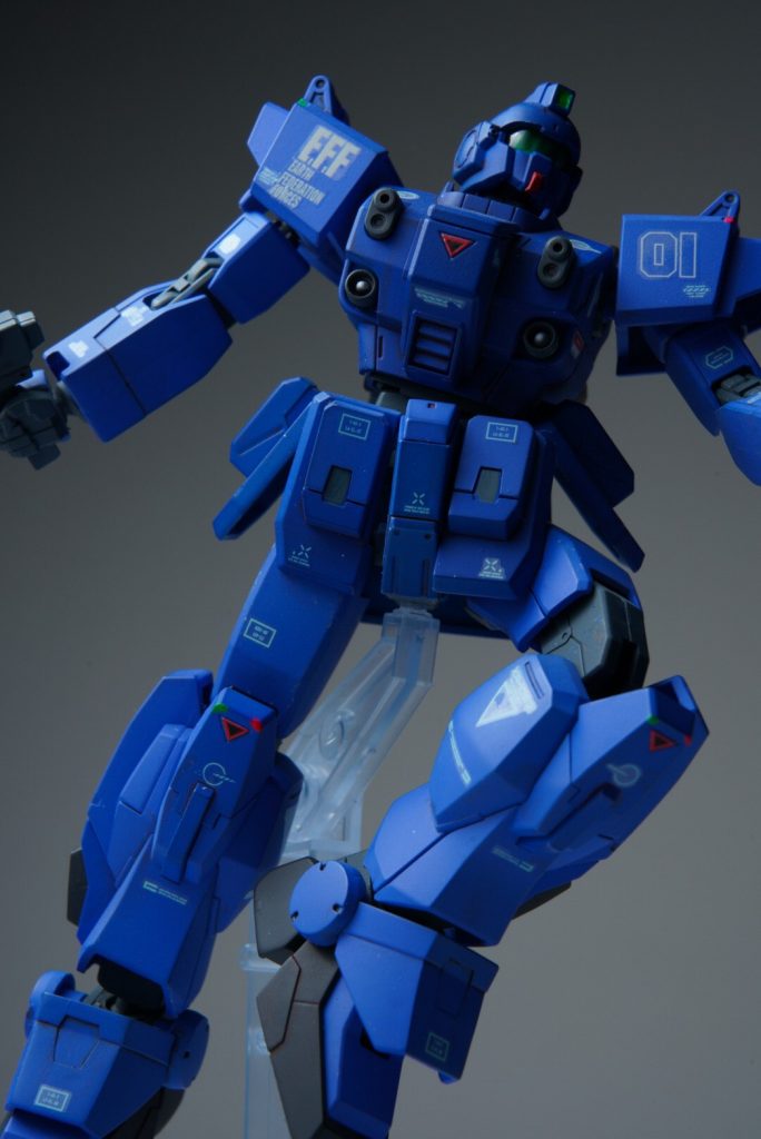 下からの煽りも狂人的な機体特性も相まって禍々しい印象です🎵