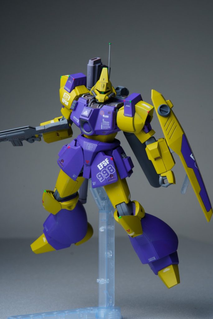 やはりこの一目みてシーマ機とわかるこの色が独特で大好きです。そして所属に関してはティターンズではなく連邦軍に収まっていて欲しいと言う自分の願いでもあります。絶対的地球至上主義に染まるティターンズにおいて過去の悪名から汚れ仕事をやらされるのは目に見えているでしょうし、毒ガス散布作戦に従事した過去の再来とも言える30バンチ事件に従事させられる事は容易に想像できますのでせめてもの救済を与えたい思いますのでティターンズには行かせません❗w