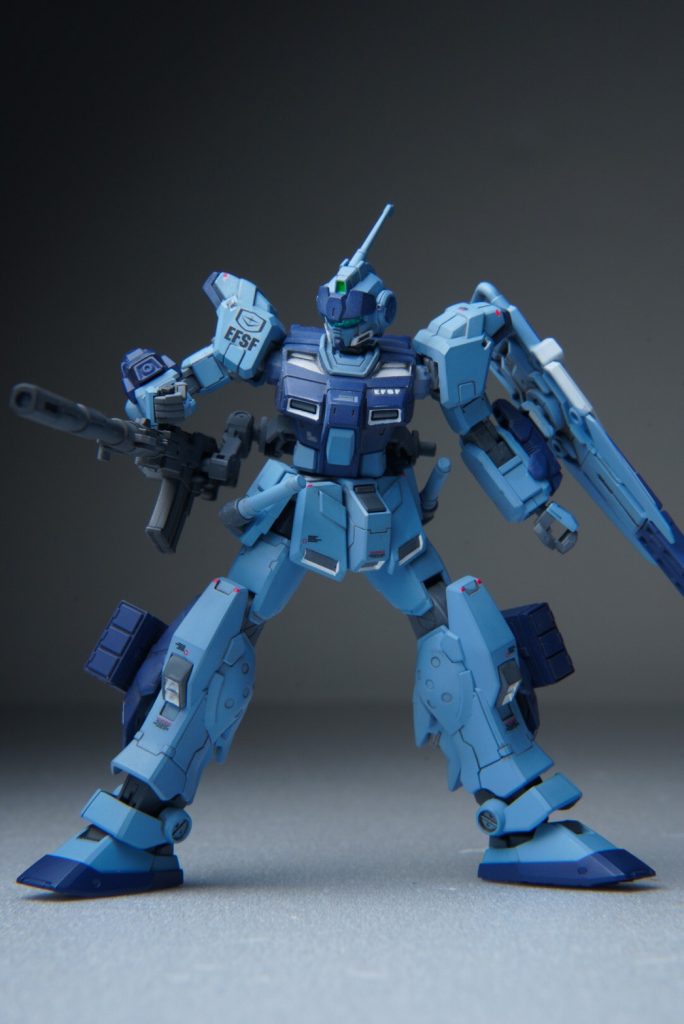 ミッシングリンクをプレイした際もメチャクチャ過ぎる強さで驚愕しました。最終的にこれが魔改造された果てのトーリスリッターにもさらに驚愕しましたがwとりあえず作例には各部に識別信号灯が最近のMS描写によく用いられているようなのでエッジの出てる箇所に蛍光色でアクセントを追加してみたりしてます。  