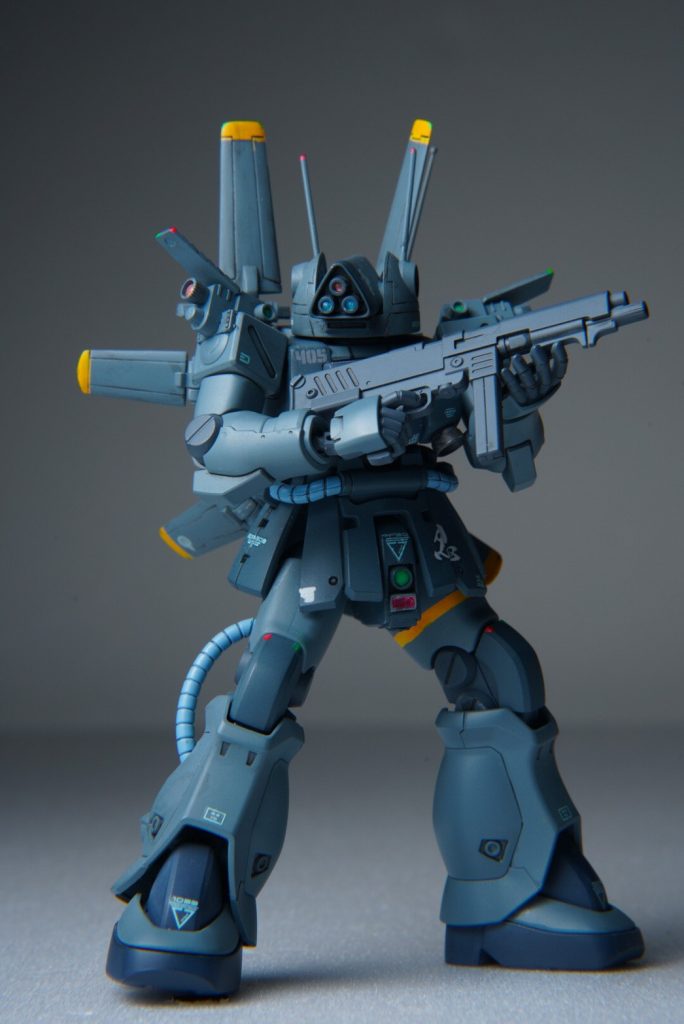 旧キットの場合手持ち武装は無いのですが強硬偵察ミッションでの遭遇戦に備えて最低限の武装でMMP90マシンガンを携行させています。