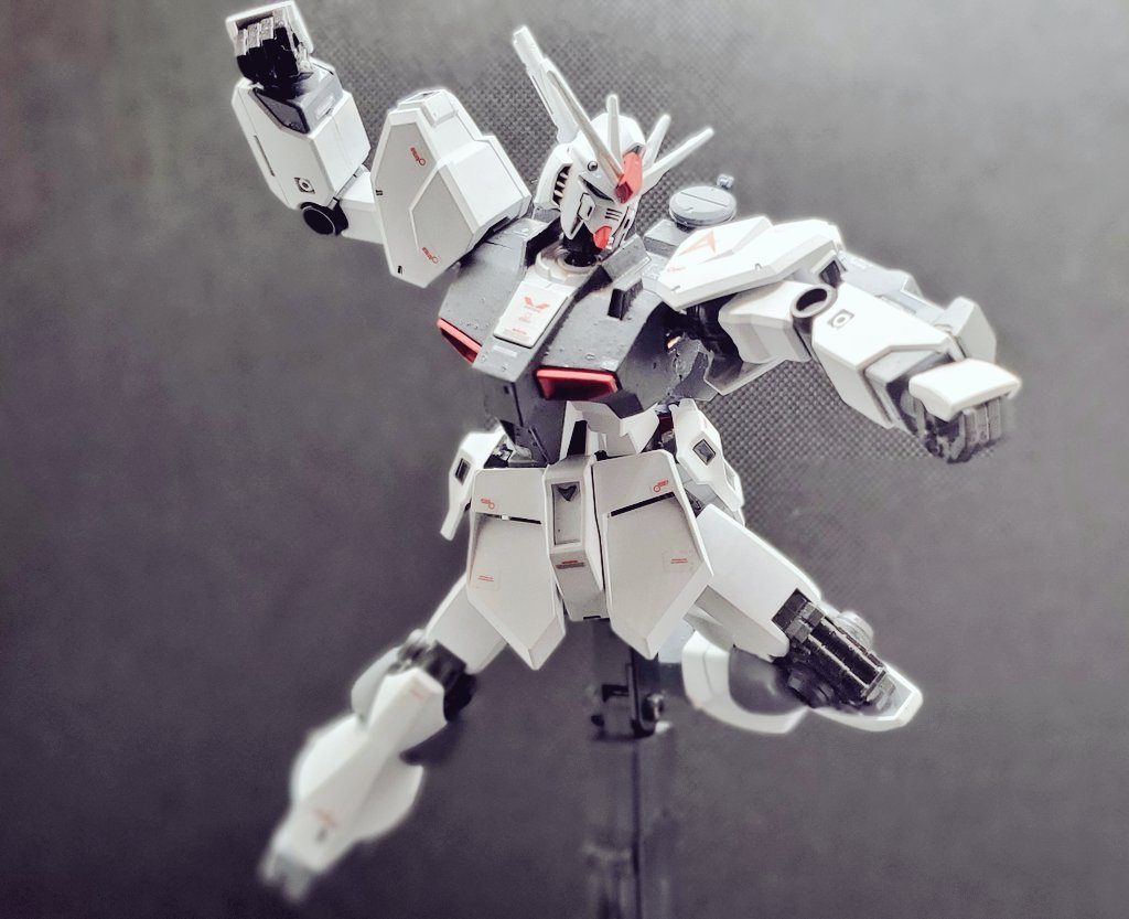 ニューガンダムといえば殴るポーズ！