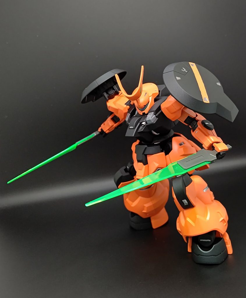 武装はディランザ用のビームトーチ×2のみオレンジのボディに明るいグリーンのビーム刃が映えるのでは と2本用意