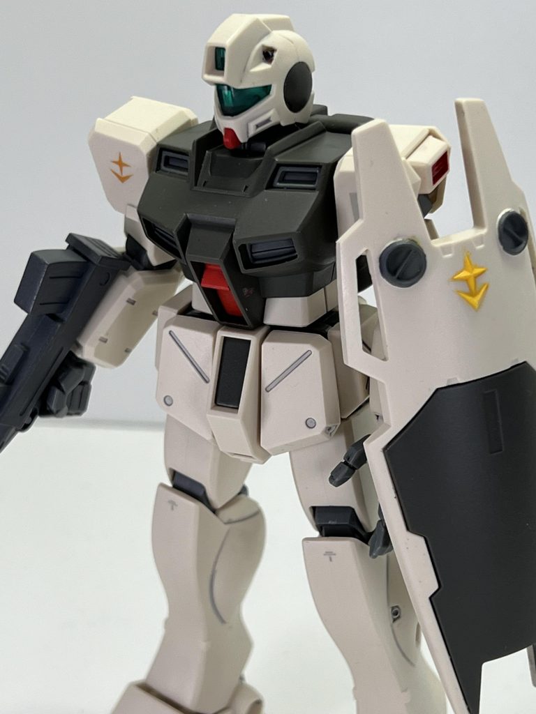 太ももの合わせ目は消しきれなかったです。つや消し吹いたら目立つようになってしまいました......