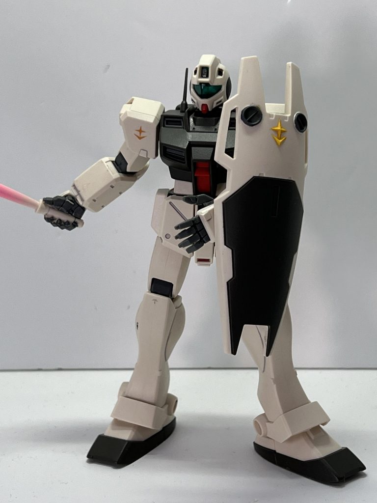 色々と反省が残る感じですが、あまりこだわらずにサクっと組んで、ストレスフリー。もうちょっと上手くガンダムマーカーを使いこなせたらガンダムマーカーの部分塗装メインでたくさん組み上げるのも良いかなあと思ったり。