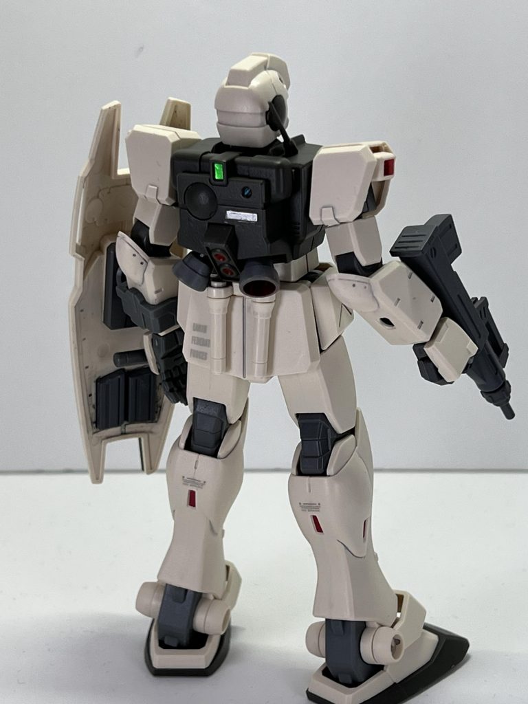 ふくらはぎ上部の合わせ目が消えなかった部分にデカール貼って誤魔化し。