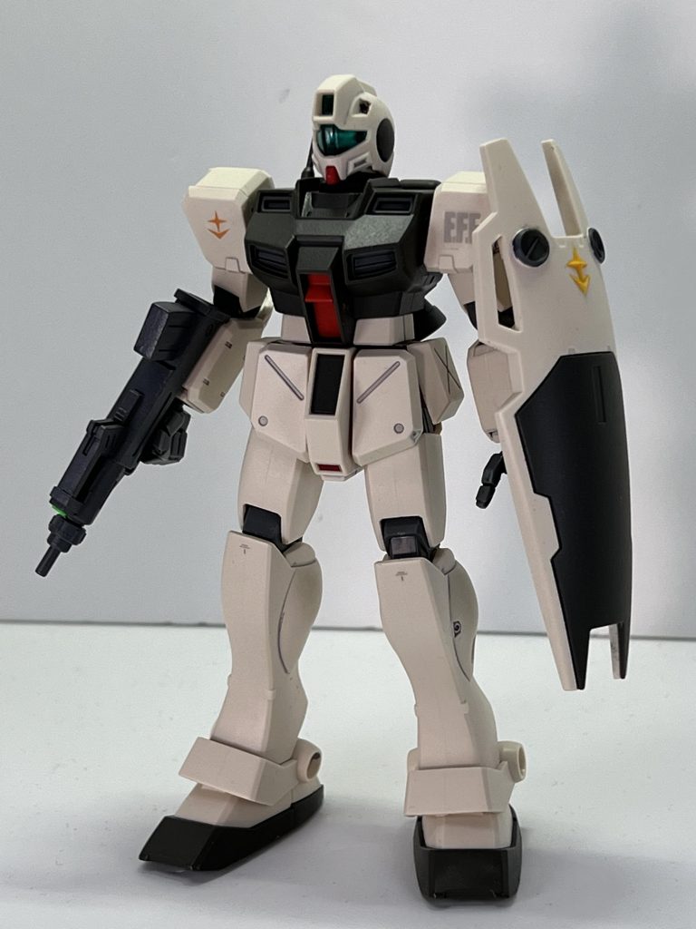 部分塗装、つや消しもガンダムマーカーで。でもまだまだ訓練が必要だなあと思った次第。