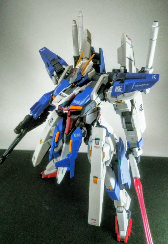 ビームキャノン×４、内２本はビームサーベルを兼ねます。